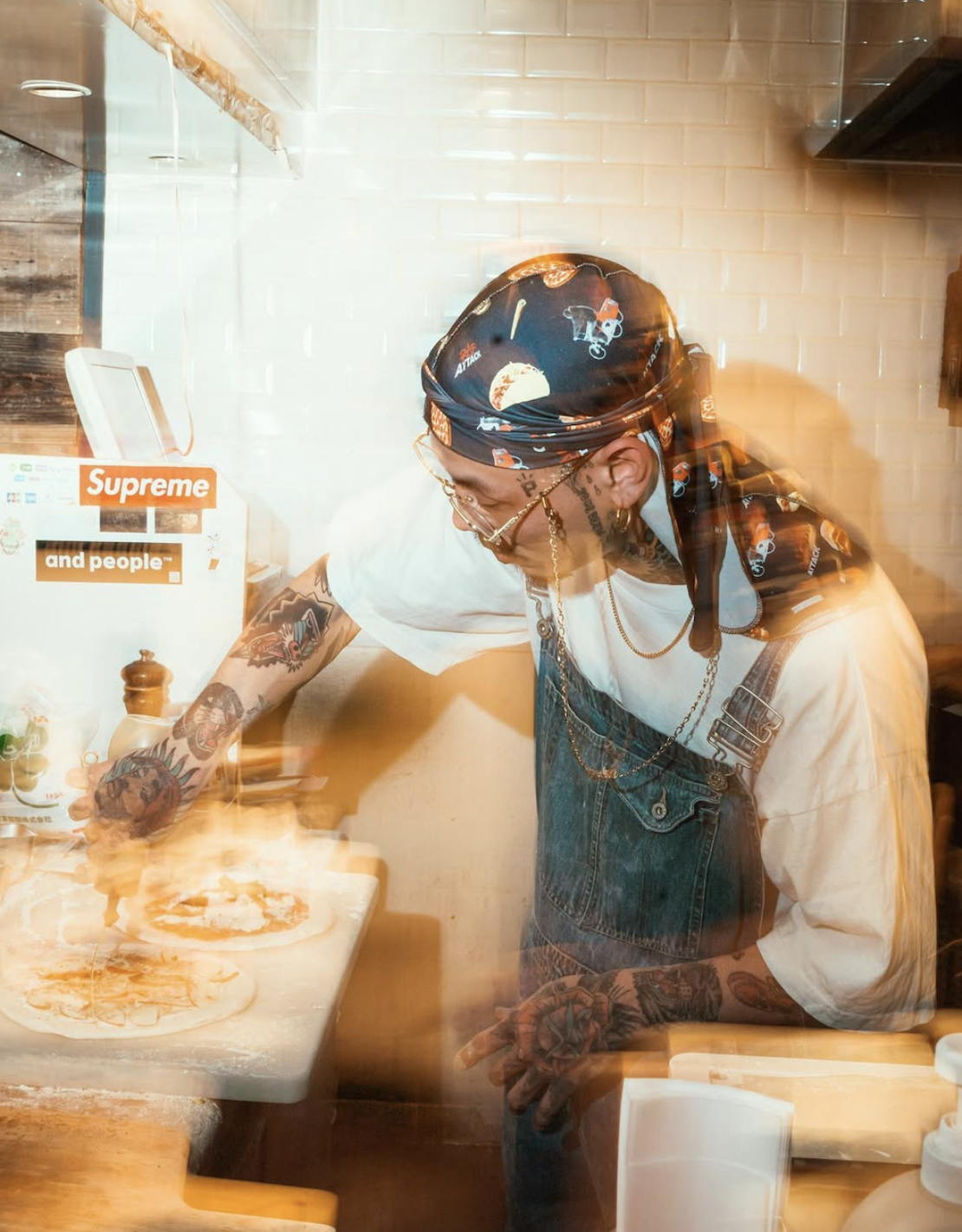 ピザを仕込むTAKUMA PIZZA